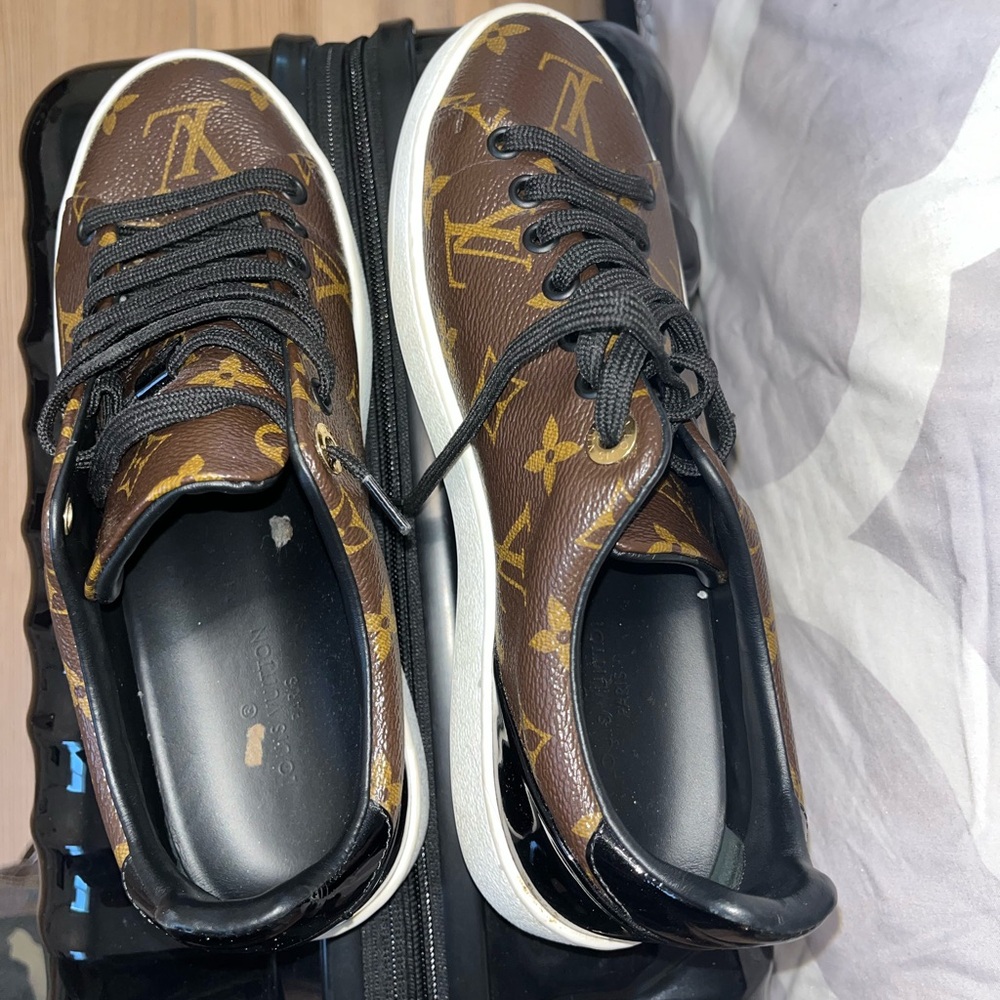 Louis Vuitton front row sneakers
